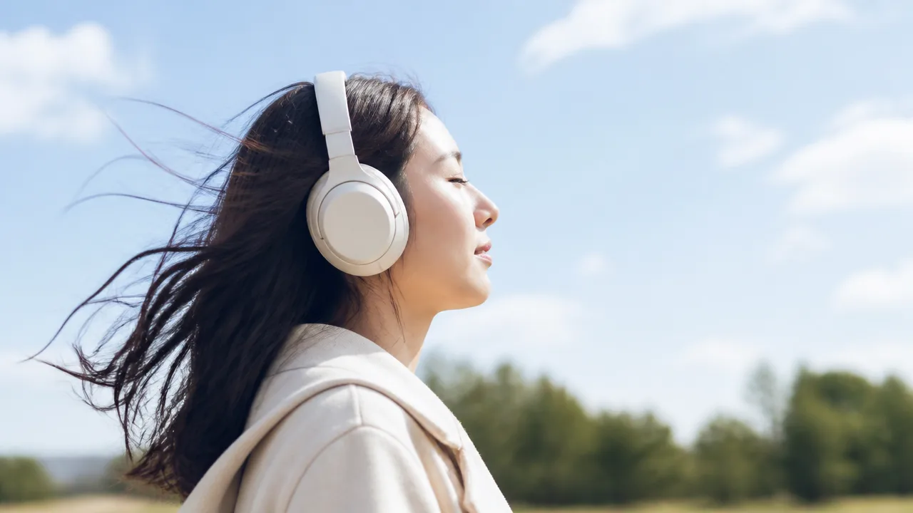 ノイズキャンセリングで風切り音がするのはなぜ？原因と対策を解説
