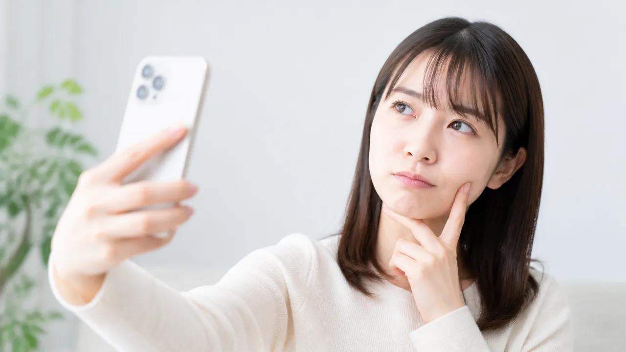 スマホカメラの0.5倍で顔が歪むのはなぜ？原因と自然に撮るコツ