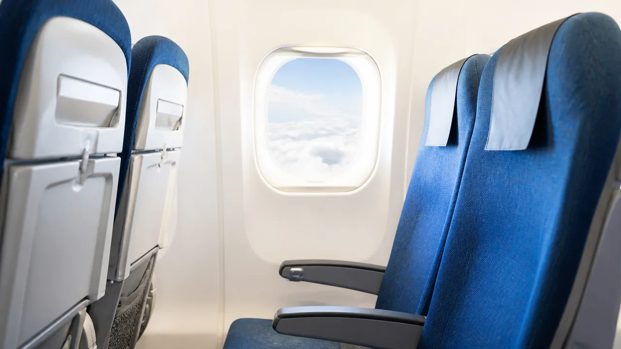 飛行機の座席にI列がないのはなぜ？理由と座席表の見方を解説